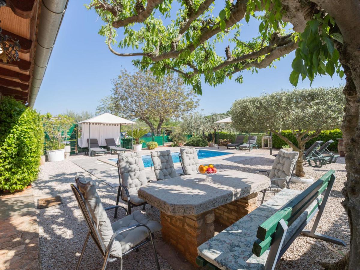Holiday Home Villa Lucky By Interhome Brtonigla Eksteriør billede